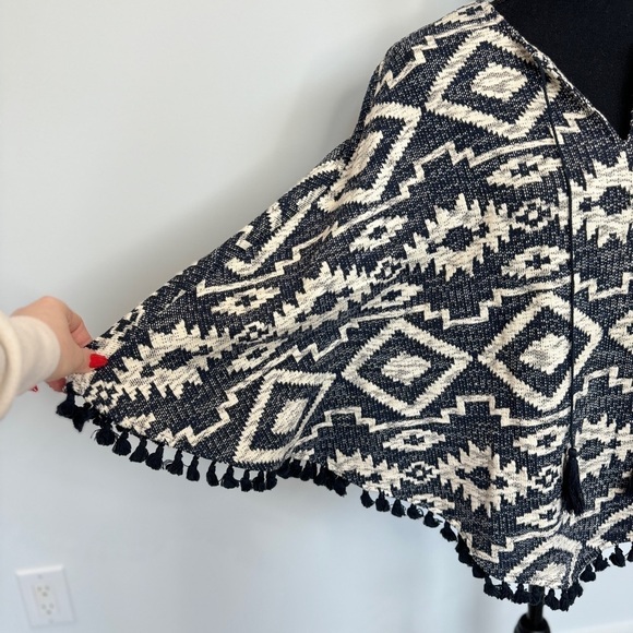 Joy Joy Blue White Tassel Edging V-Neck Poncho (S/M) - Picture 6 of 10